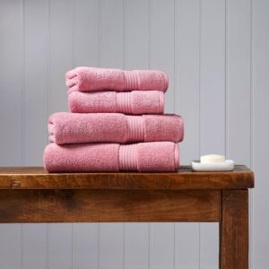 Christy supreme Blush på et bord