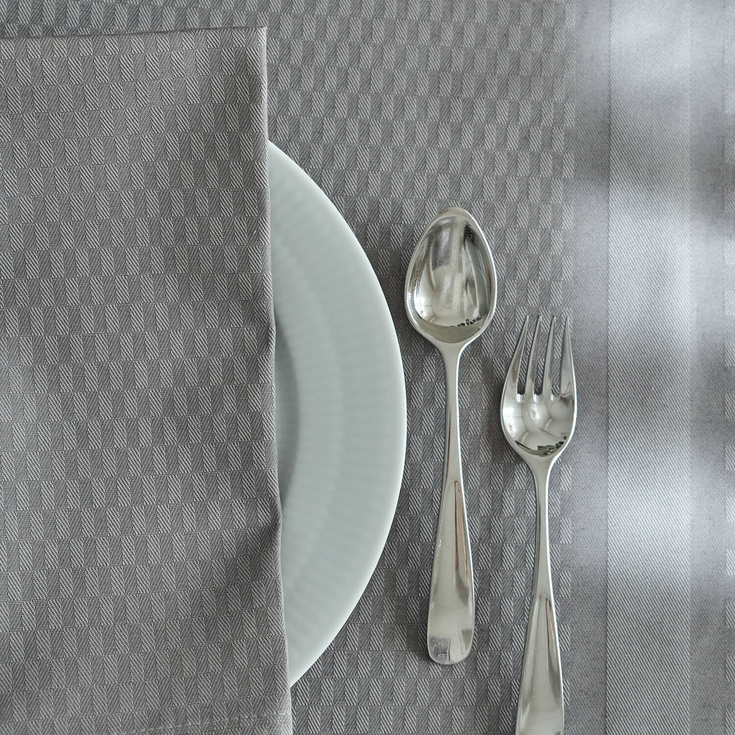 Compliments Tile Damaskdug, Silver Grey