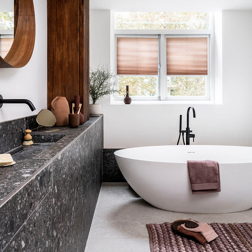 Dupligardin på et badeværelse