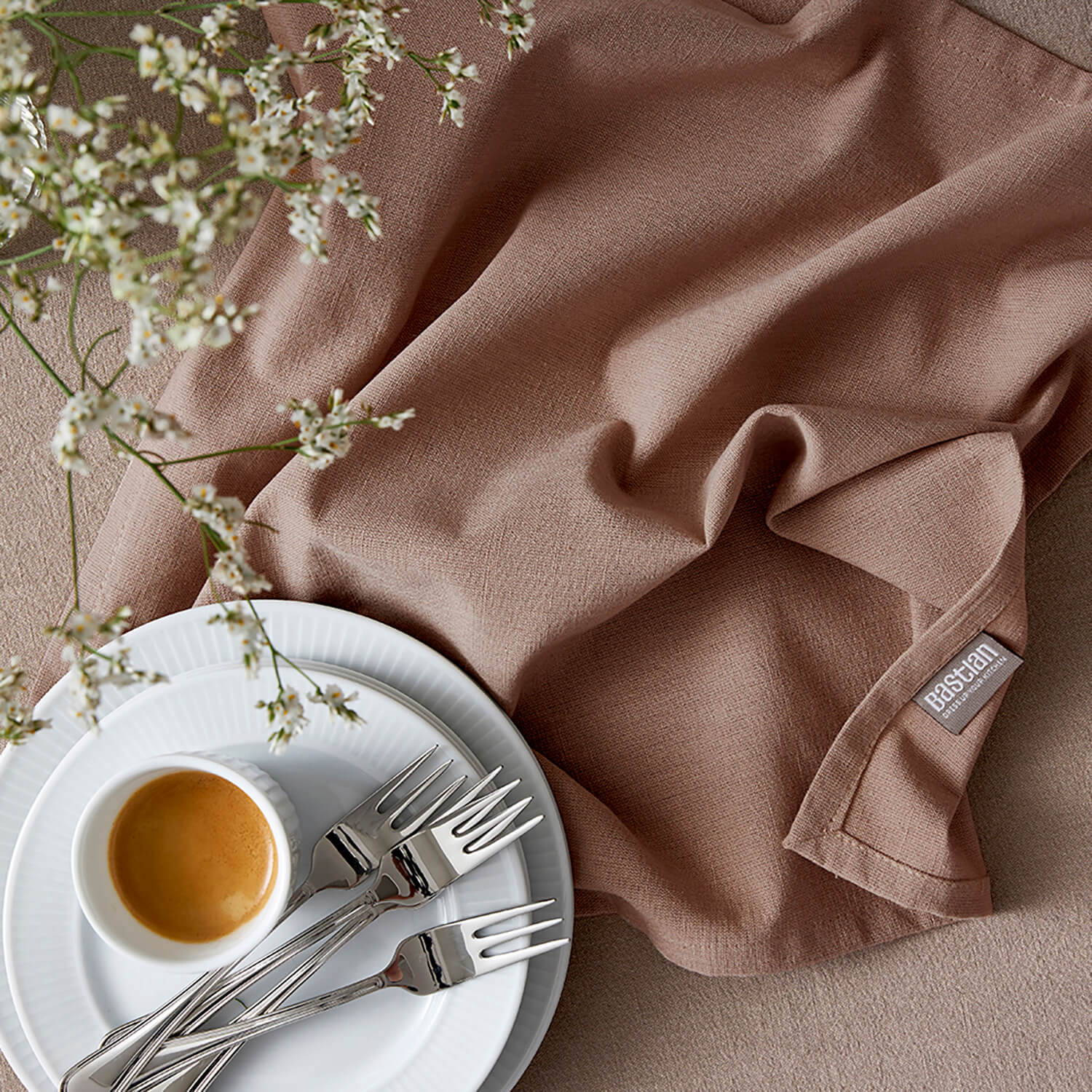 Bastian Stofserviet, Fungi Brown