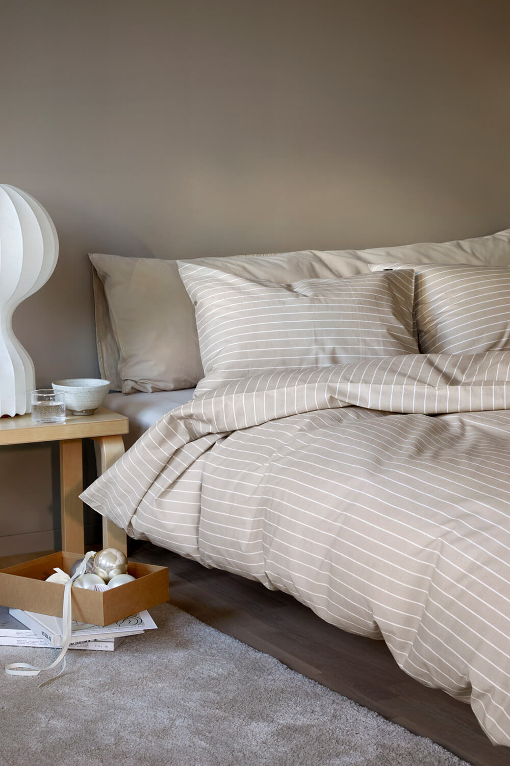 Et sengesæt fra høie, der hedder Pia og er i farven beige.