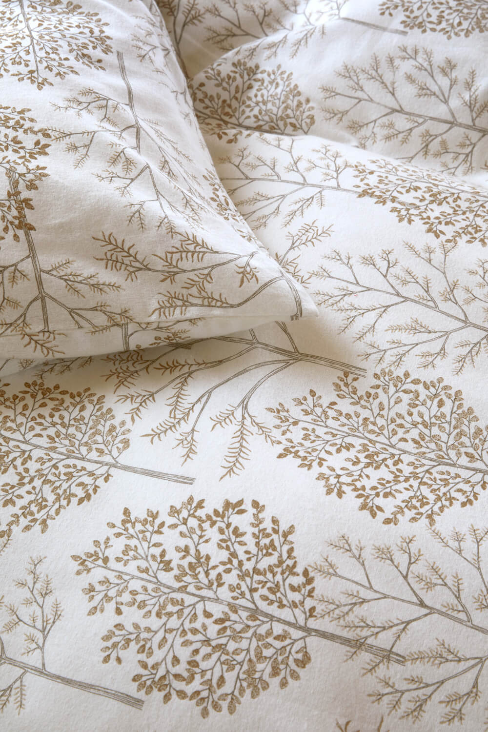 Høie sengesæt Thea Flanell i farven karamellbrun.