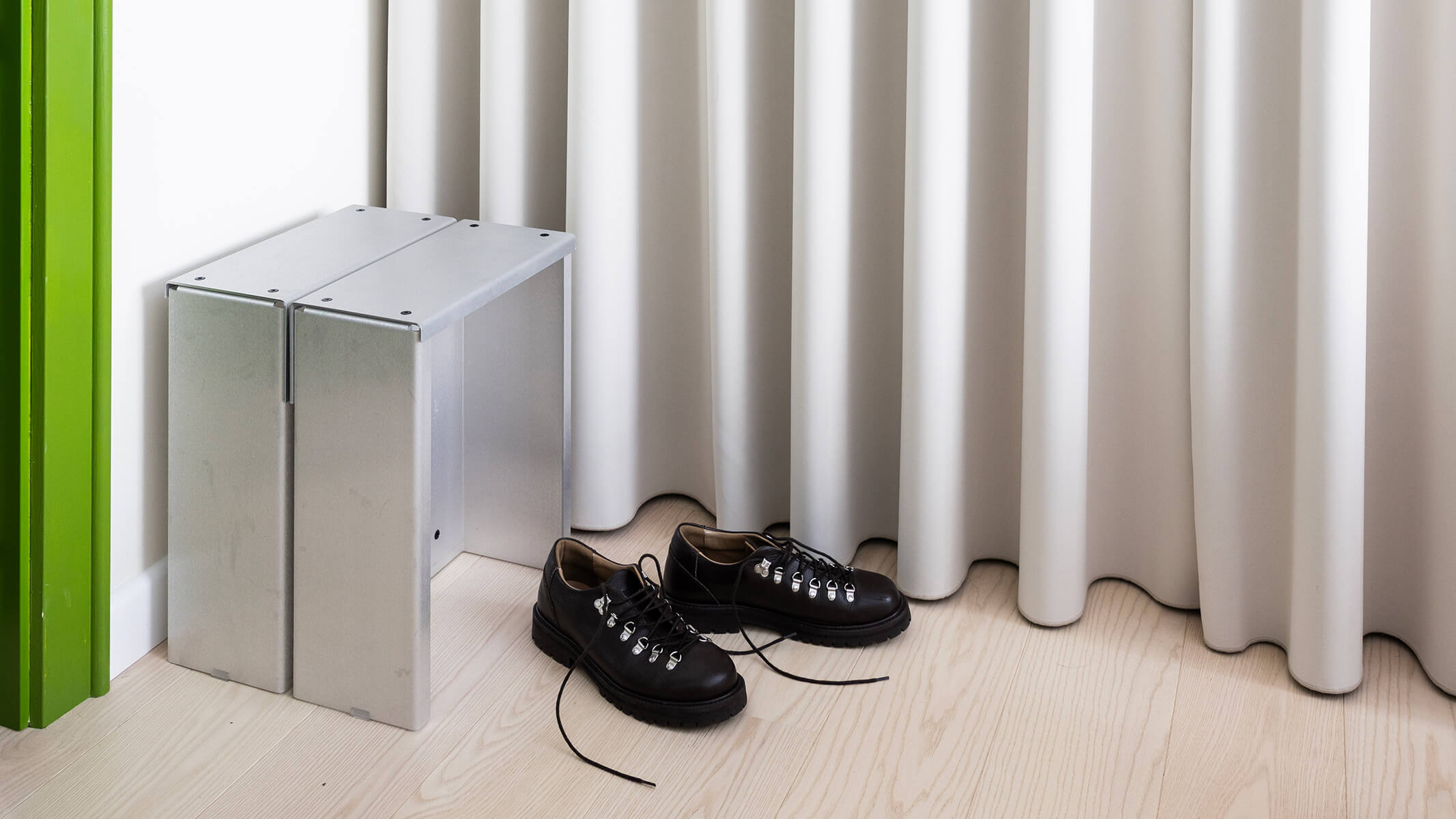 Herresko foran gardin