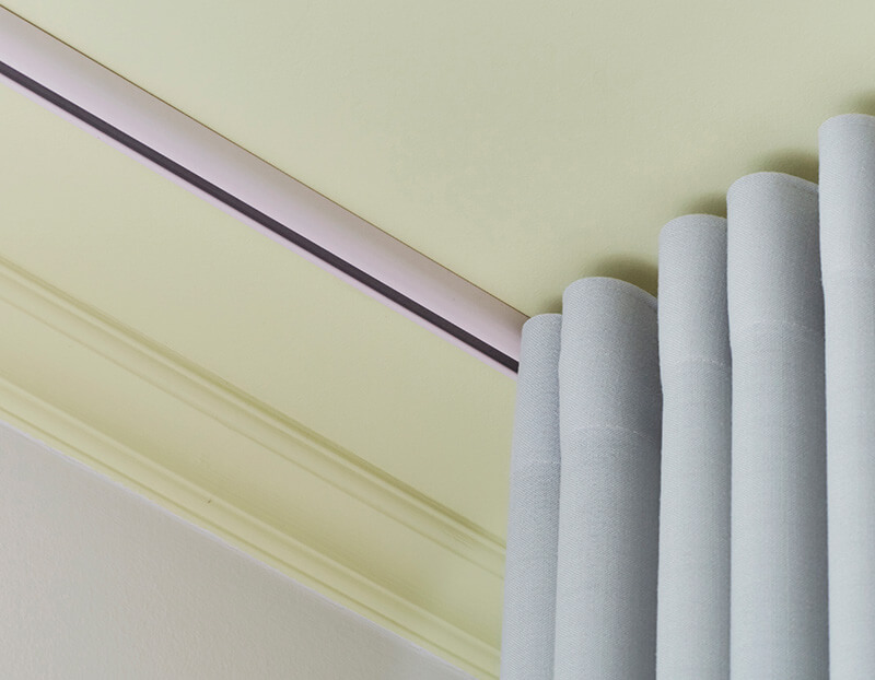 Stilling - gardinstænger - stofgardiner - farver