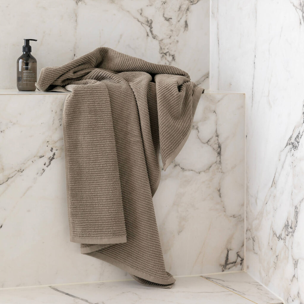 Høie Håndklæder Moment, Valnød